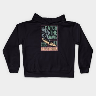 Catch the waves surfing distressed california Kids Hoodie